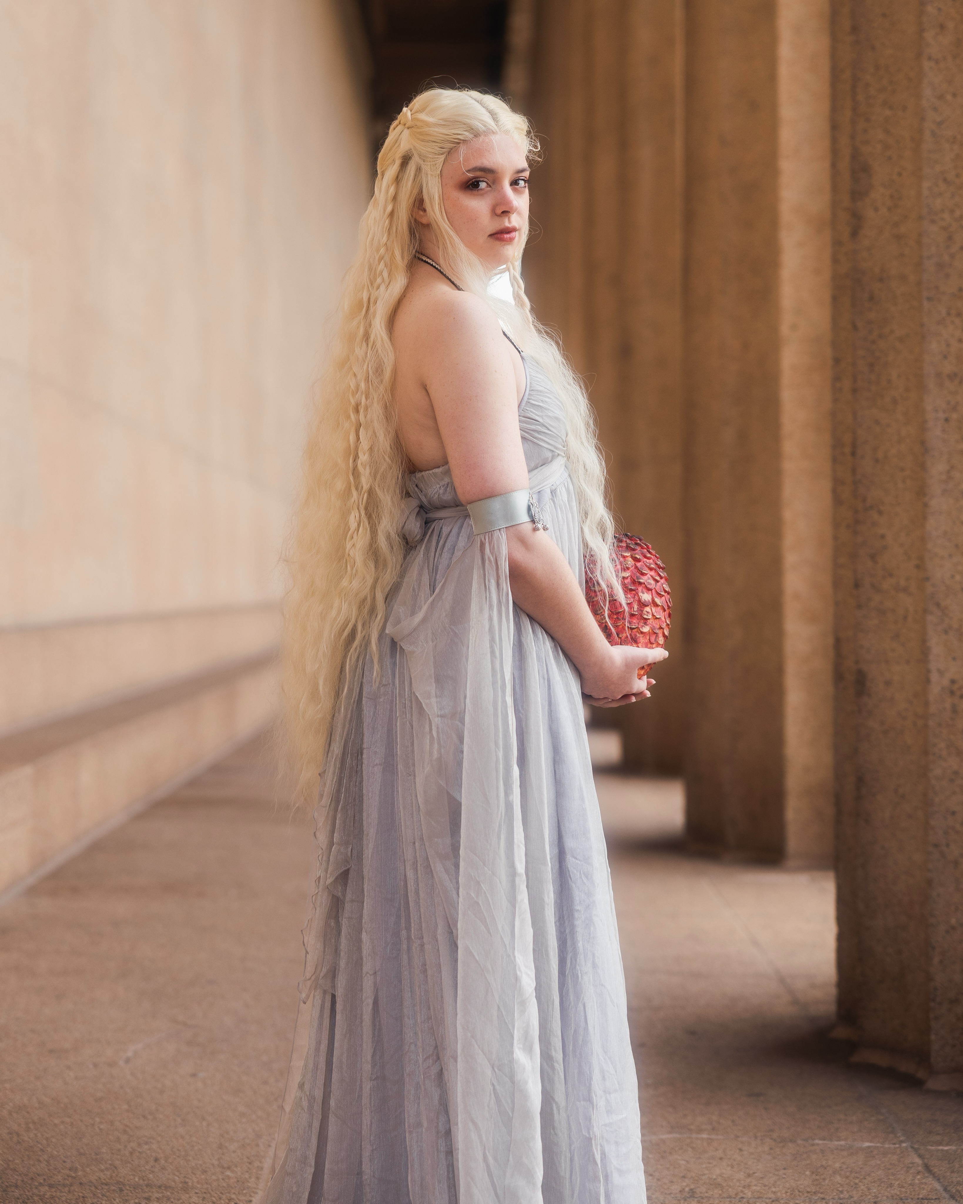 Daenerys Targaryen cosplay photo 1 of 2