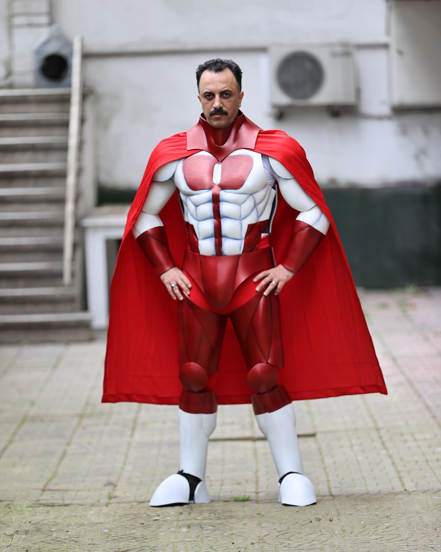 Omni-Man cosplay photo
