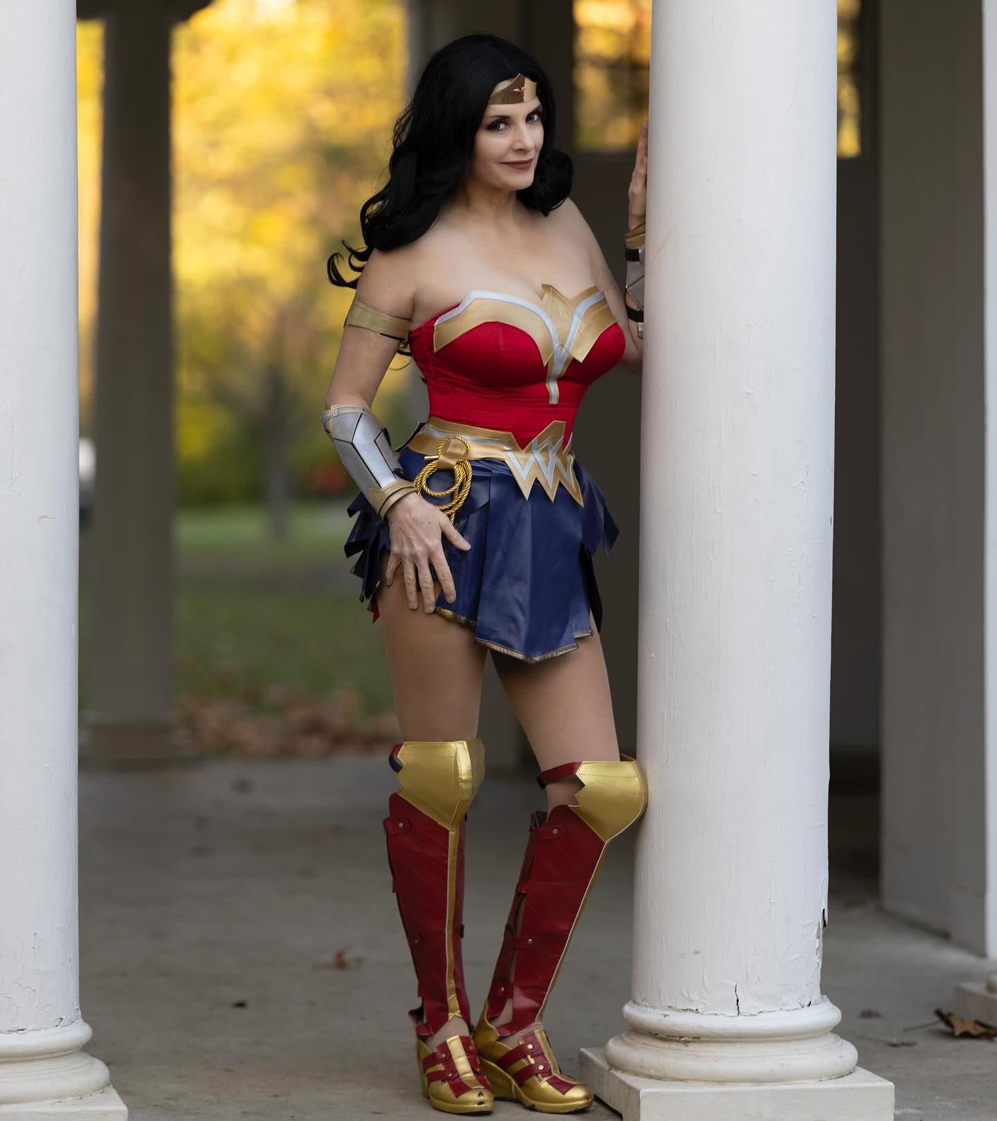 superman-dcu-wonder-woman cosplay contribution