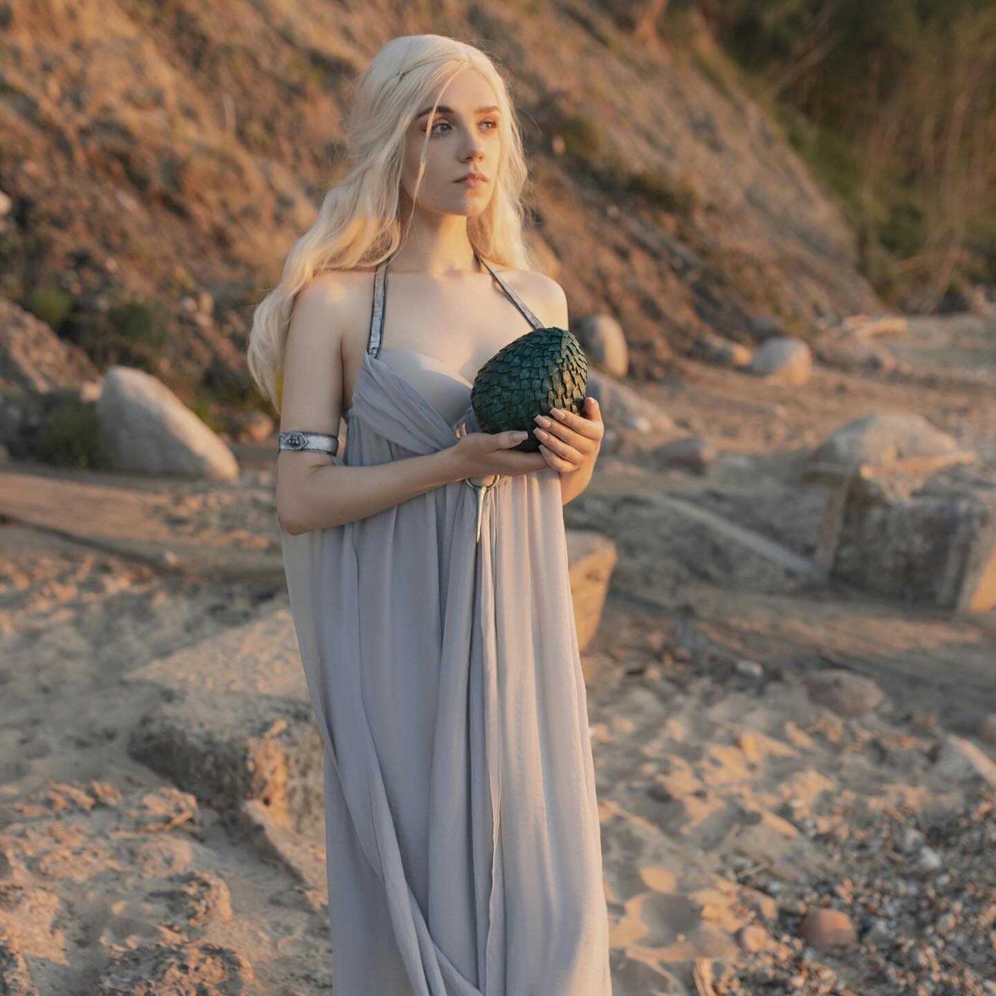 game-of-thrones-hotd-daenerys-targaryen cosplay contribution